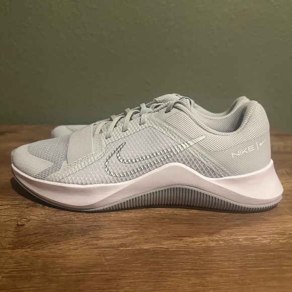 Nike Women's Cross Training Shoes size 9 - Picture 5 of 9